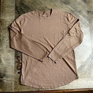 •BYLT Basics long sleeve tee